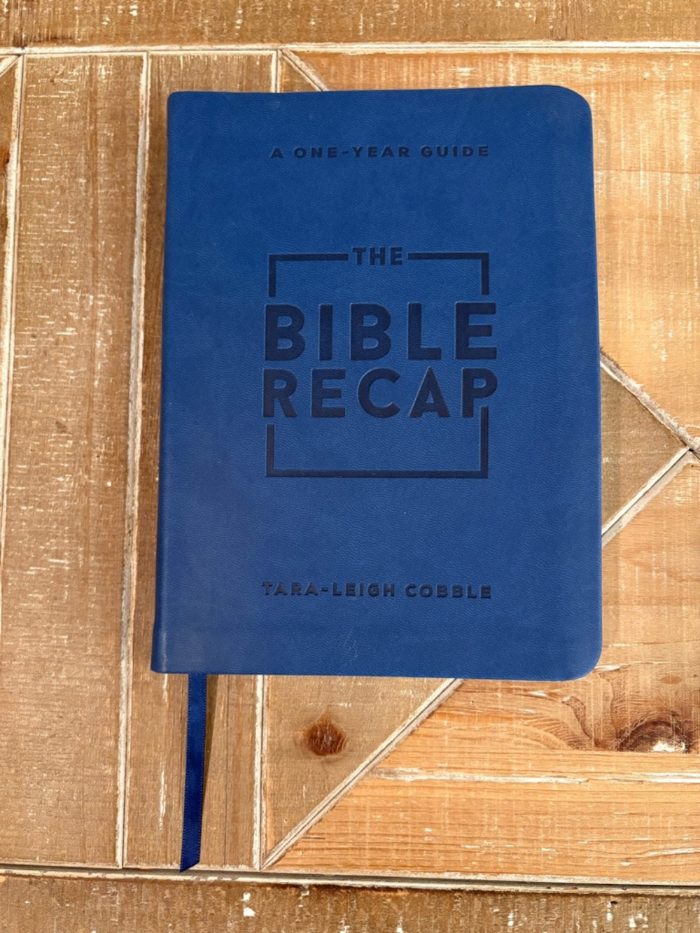 The Bible Recap: A One-Year Guide Tara-Leigh Cobble Blue Soft Leather
